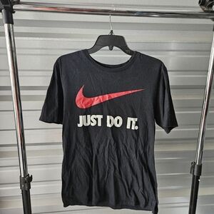 Medium‎ Nike Black TSHIRT